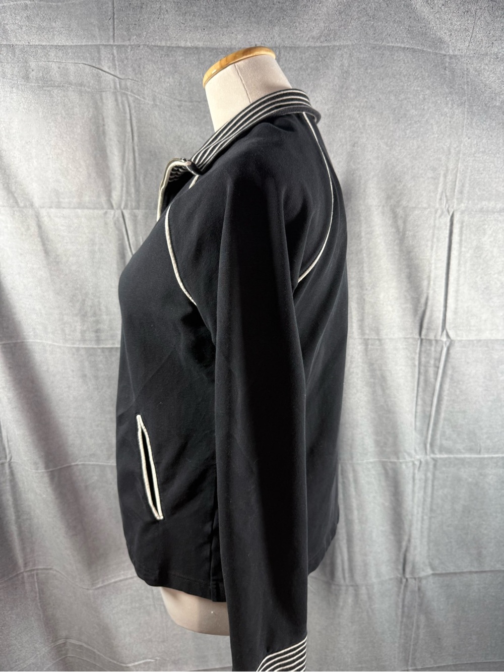 2416-Jones New York Black Bomber Jacket with White Trim - Picture 2 of 4